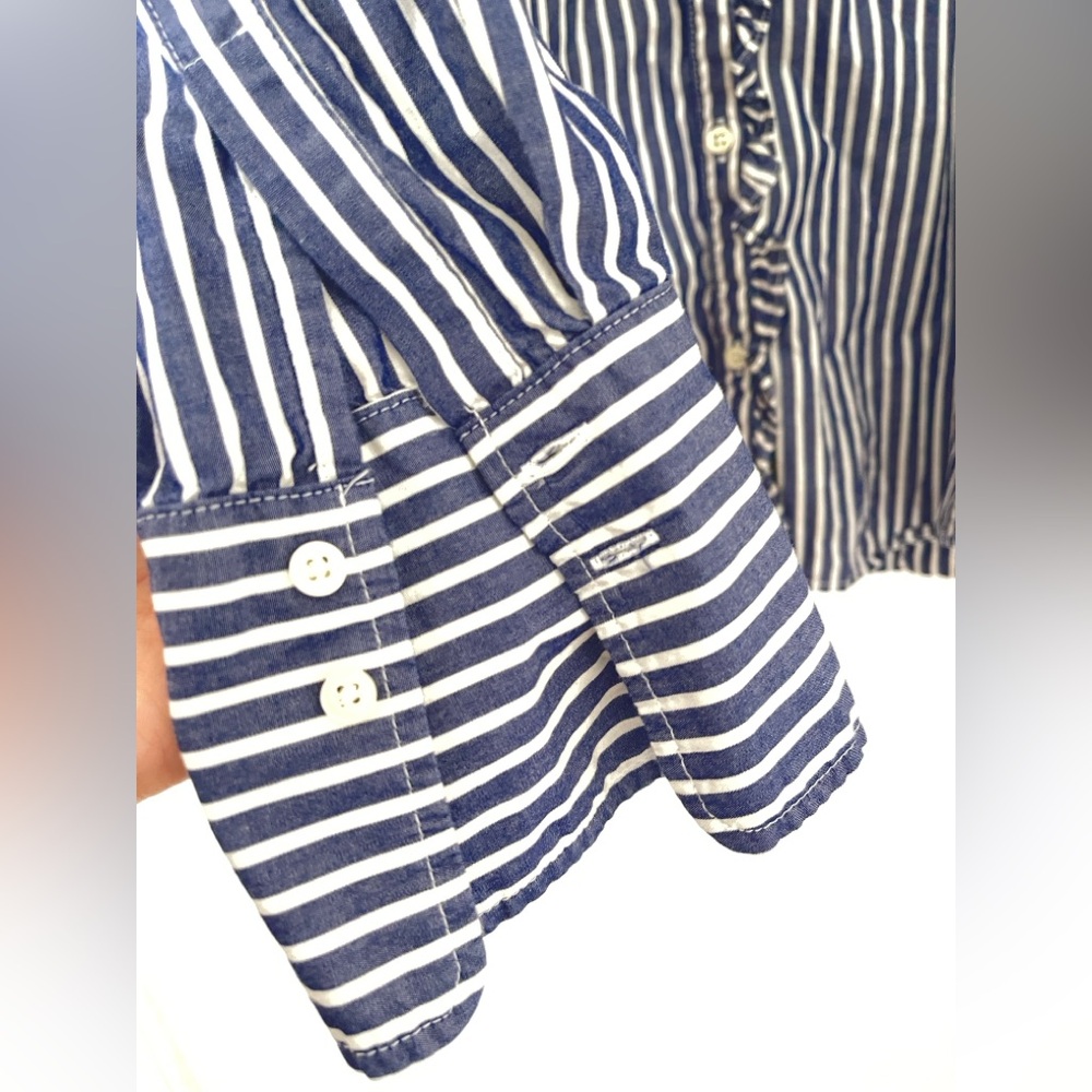 GAP Ruffle Neck Button Down - Picture 4 of 10